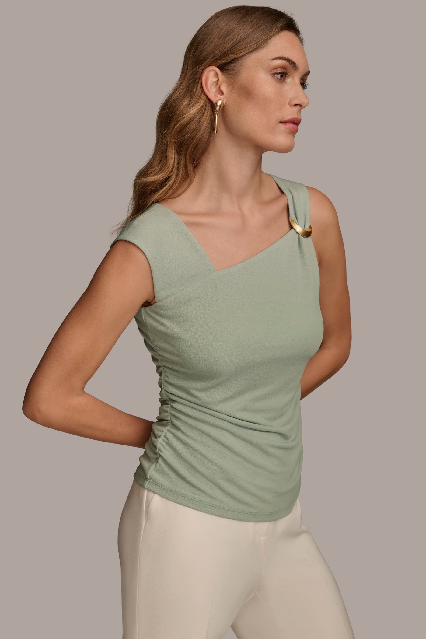 (image for) CONVENIENT ASYMMETRICAL TOP WITH HARDWARE